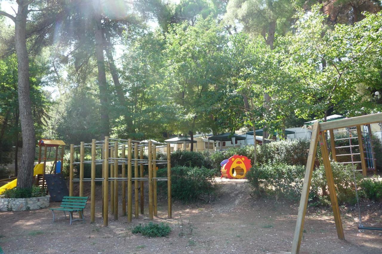 Happy Camp Mobile Homes In Camping Villaggio Internazionale San Menaio Exterior photo