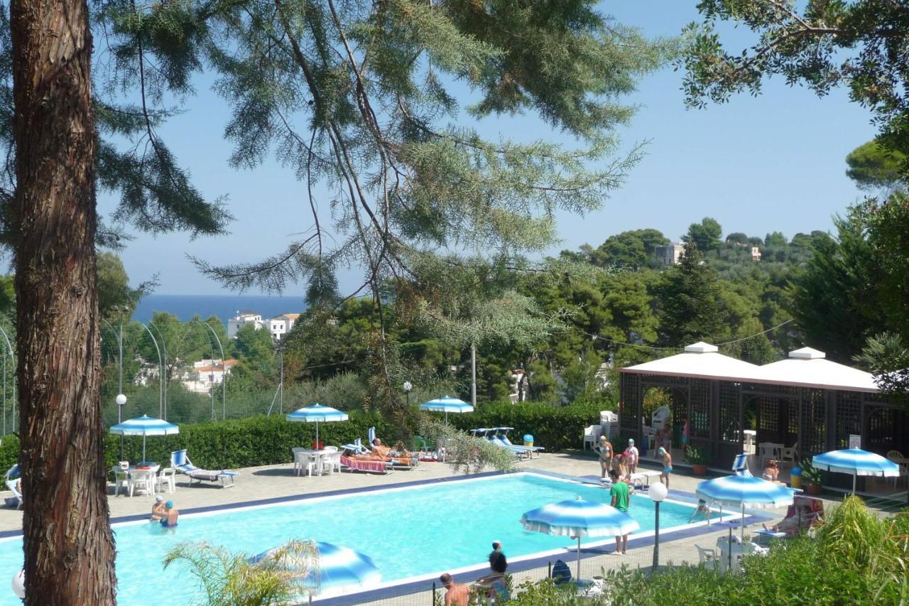 Happy Camp Mobile Homes In Camping Villaggio Internazionale San Menaio Exterior photo
