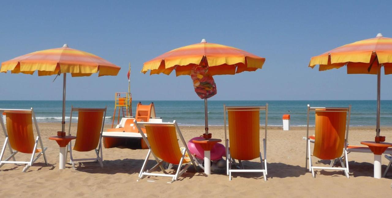 Happy Camp Mobile Homes In Camping Villaggio Internazionale San Menaio Exterior photo
