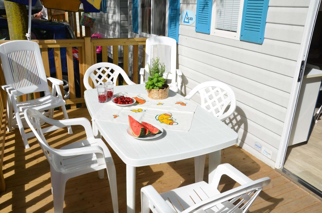 Happy Camp Mobile Homes In Camping Villaggio Internazionale San Menaio Exterior photo